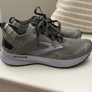 Brooks Levitate running shoe - Size 8